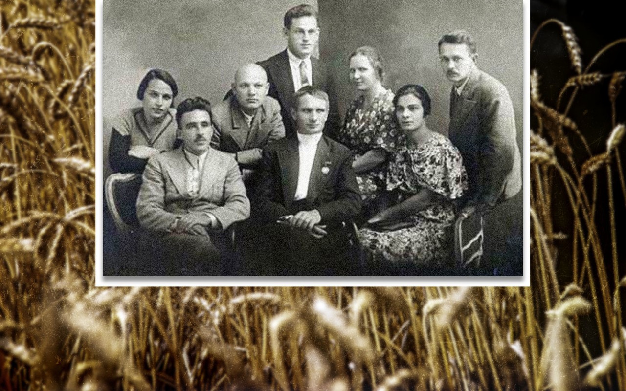 Т. Д. Лысенко со своими ближайшими сотрудниками, Одесса, 1938 год. Фото: © РИА Новости/ Н. Селюченко, Википедия