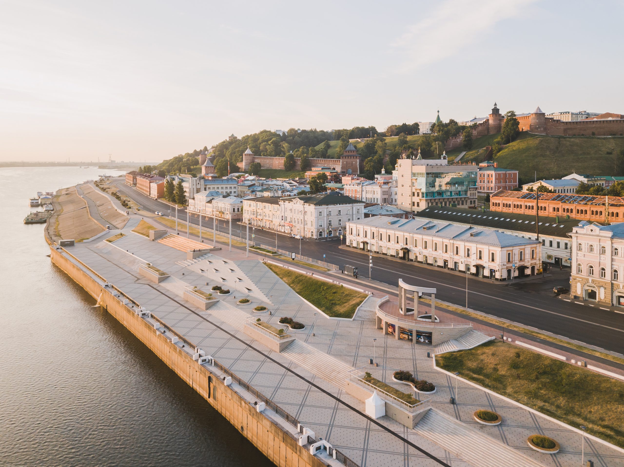 Путешествие нижний. Нижневолжская набережная. Нижневолжская набережная 1в. Нижневолжская набережная Нижний 800. Нижневолжская набережная к 800 летию.