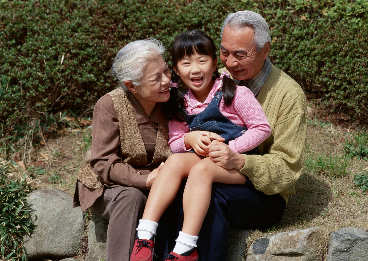 Старики напрокат: зачем японцы берут в аренду дедушек и бабушек народы,общество,традиции