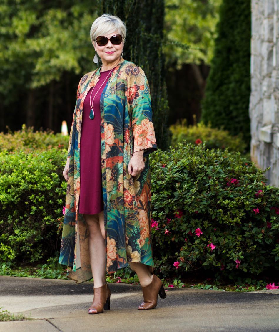 Фасон платья стильного для женщин 50 лет