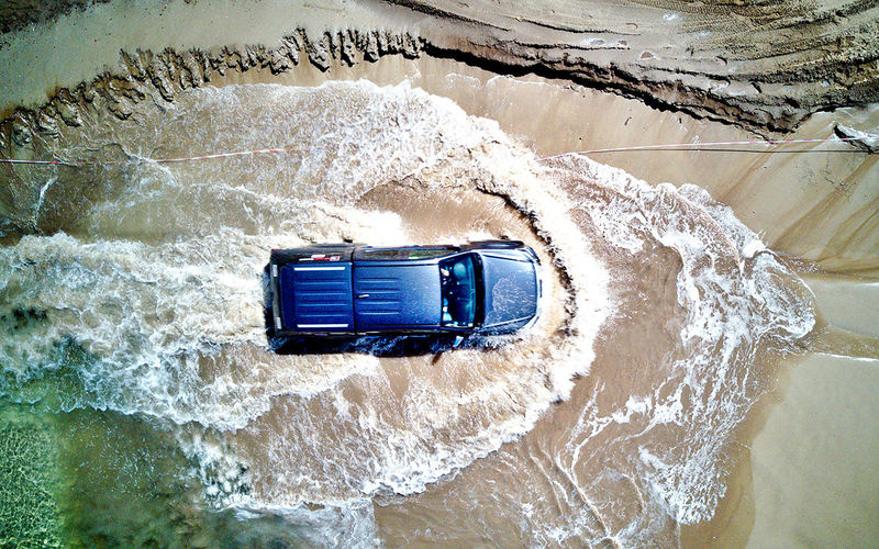 Как проехать по песку? 6 водительских приемов и столько же вещей, без которых не обойтись