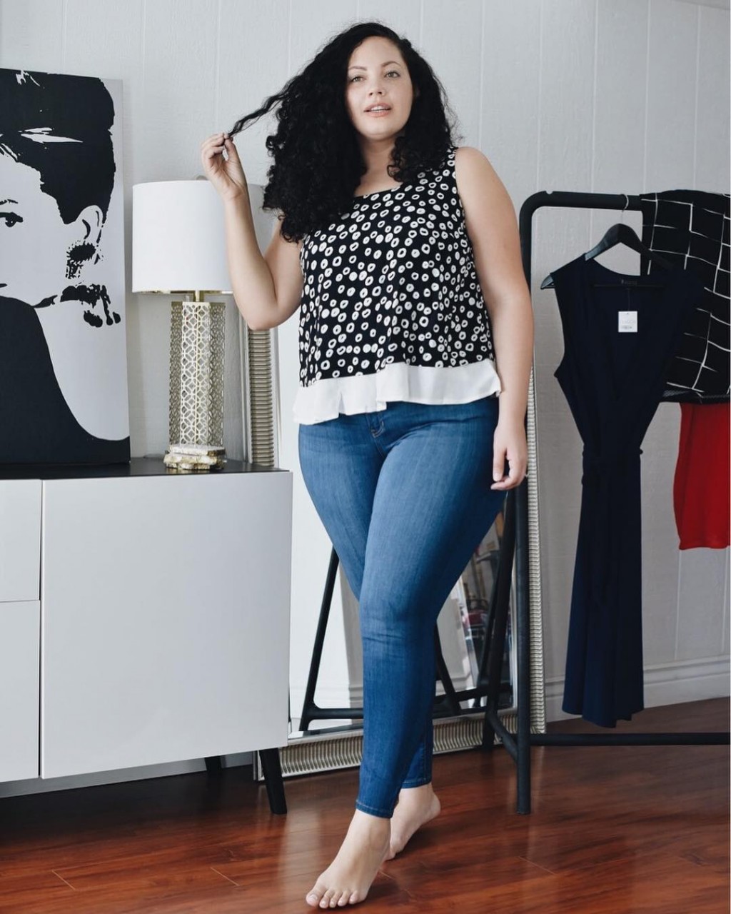 Женственно и привлекательно - 8 стильных идей, с чем носить блузку в горошек весной 2019