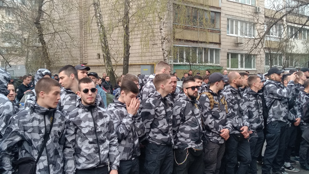 Украинские депутаты прибыли в Донбасс, где их не ждали
