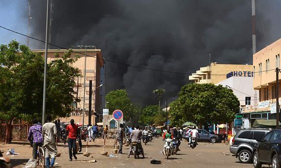 В столице периодически происходят теракты. Последний случился 4 дня назад — были атакованы здание генштаба и посольство Франции Уагудугу, африка, бедные страны мира, буркина-фасо, как живут люди, мир через объектив, репортаж из Африки, фоторепортаж