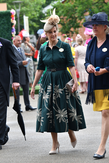 Модное дежавю: Софи Уэссекская повторила на Royal Ascot свой образ со свадьбы Кейт Миддлтон и принца Уильяма Монархи,Британские монархи