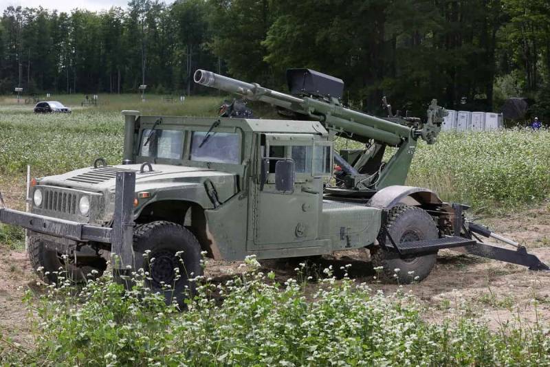 «Стреляй и беги». Самоходная 105-мм гаубица Hawkeye на шасси Humvee
