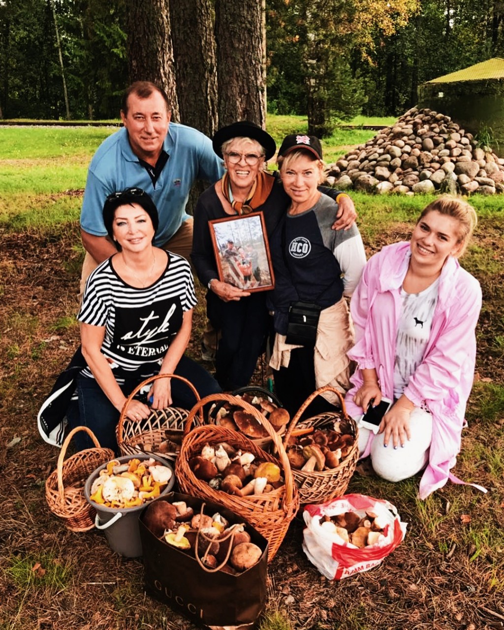 Шикарно - внучка 83-летней Алисы Фрейндлих показала, как элегантно сейчас выглядит ее звездная бабушка Шикарно - внучка 83-летней Алисы Фрейндлих показала, как элегантно сейчас выглядит ее звездная бабушка актрисы