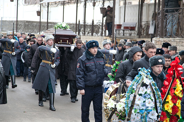 Дмитрия Маковкина похоронили 2 января на Димитровском кладбище Волгограда со всеми военными почестями