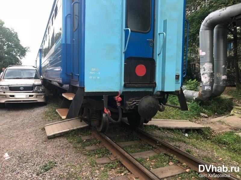В Хабаровске поезд детской железной дороги зацепил автомобиль. Машиниста признали виновным гибдд,ДТП,на злобу дня