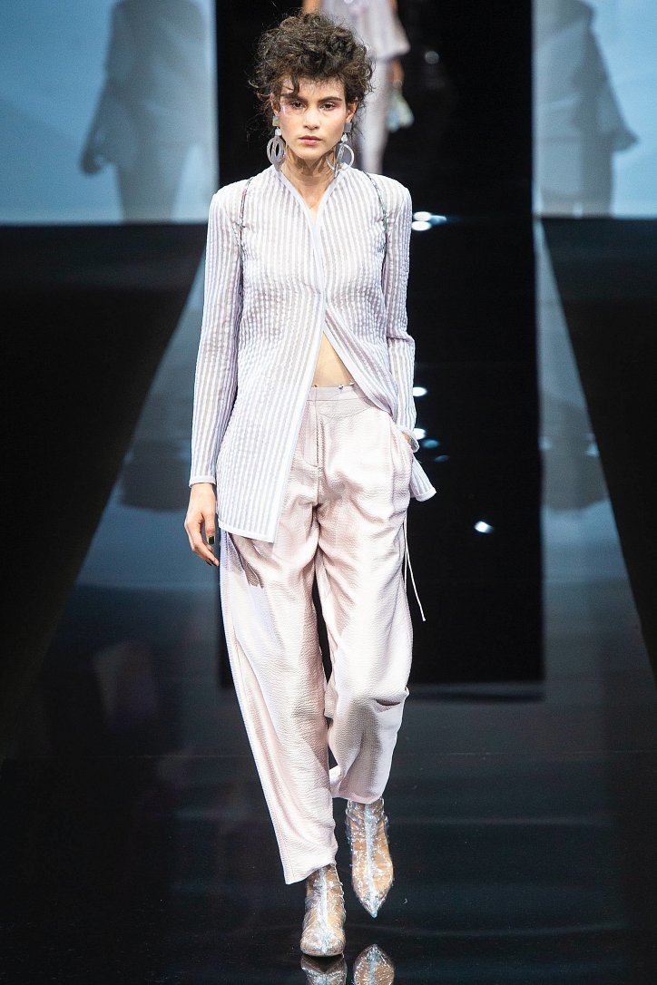 Giorgio Armani весна-лето 2019 - максимальная нежность красок и женственность линий Giorgio Armani весна-лето 2019