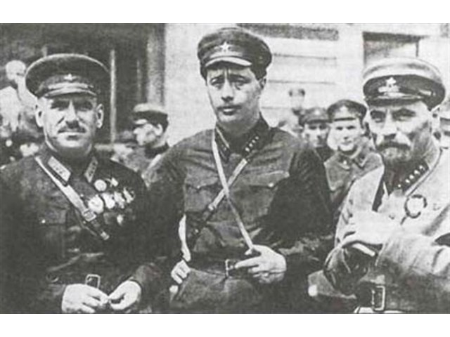 Для чего первый маршал СССР называл себя Василием Блюхером? Для чего первый маршал СССР называл себя Василием Блюхером? история