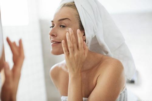 7 способов быстро освежить кожу лица. Как освежить кожу лица с помощью контрастного умывания