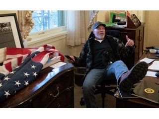 Сдай отца своего. Как ловят и наказывают штурмовавших Капитолий