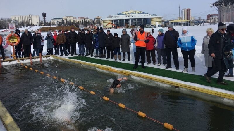 Праздничный заплыв моржей состоялся в Саранске