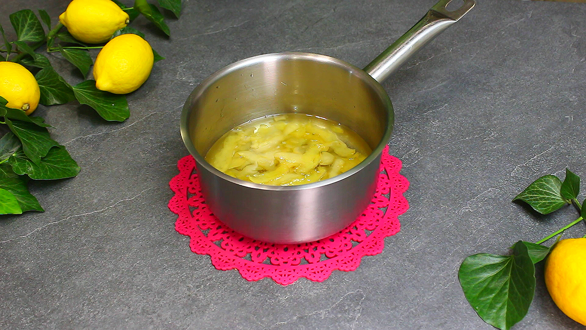 Сегодня будем делать Лимонче́лло – итальянский лимонный ликёр. Этот  вкусный напиток можно легко приготовить у себя дома.-6