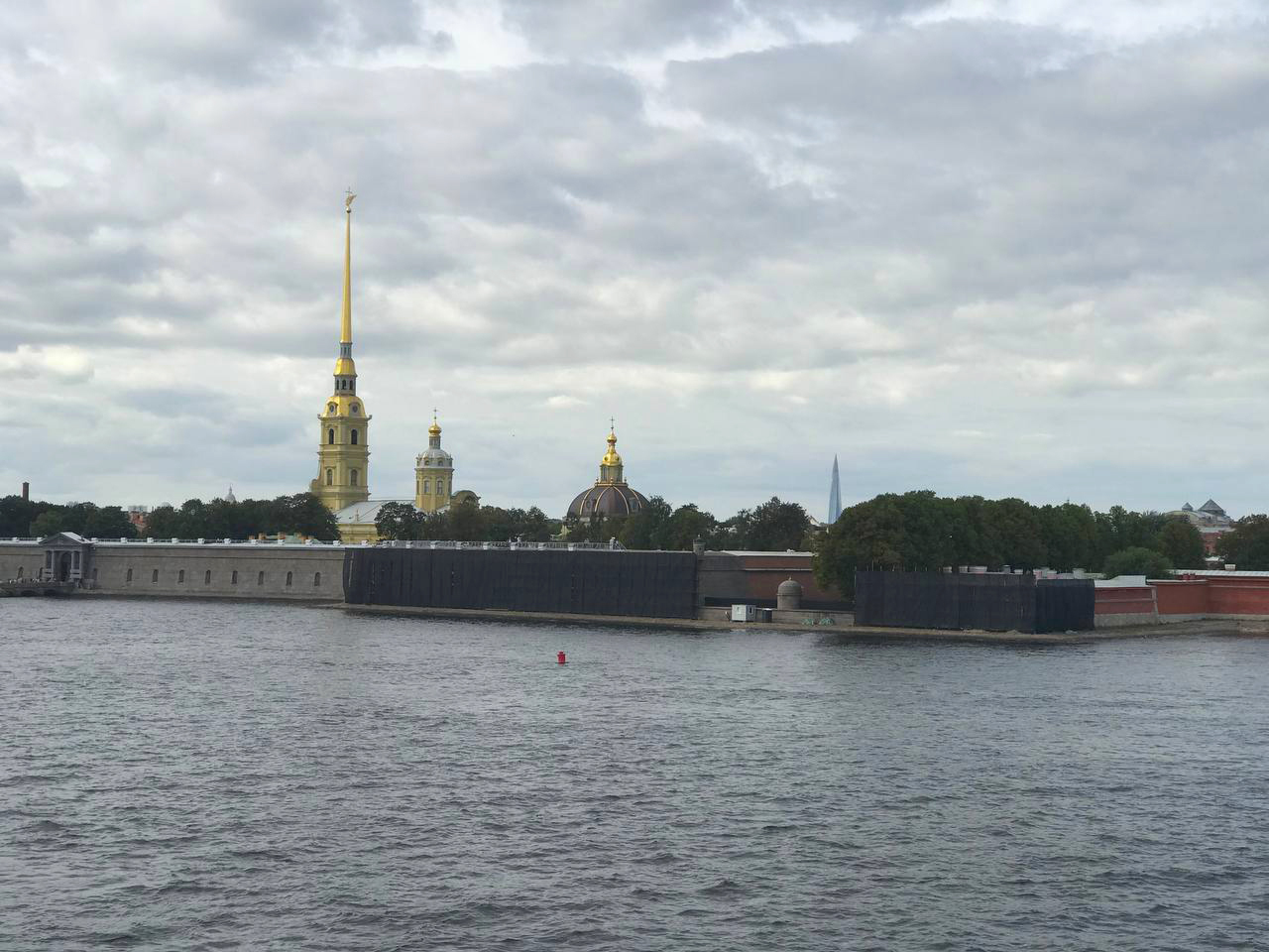 Вид на Петропавловскую крепость с Троицкого моста