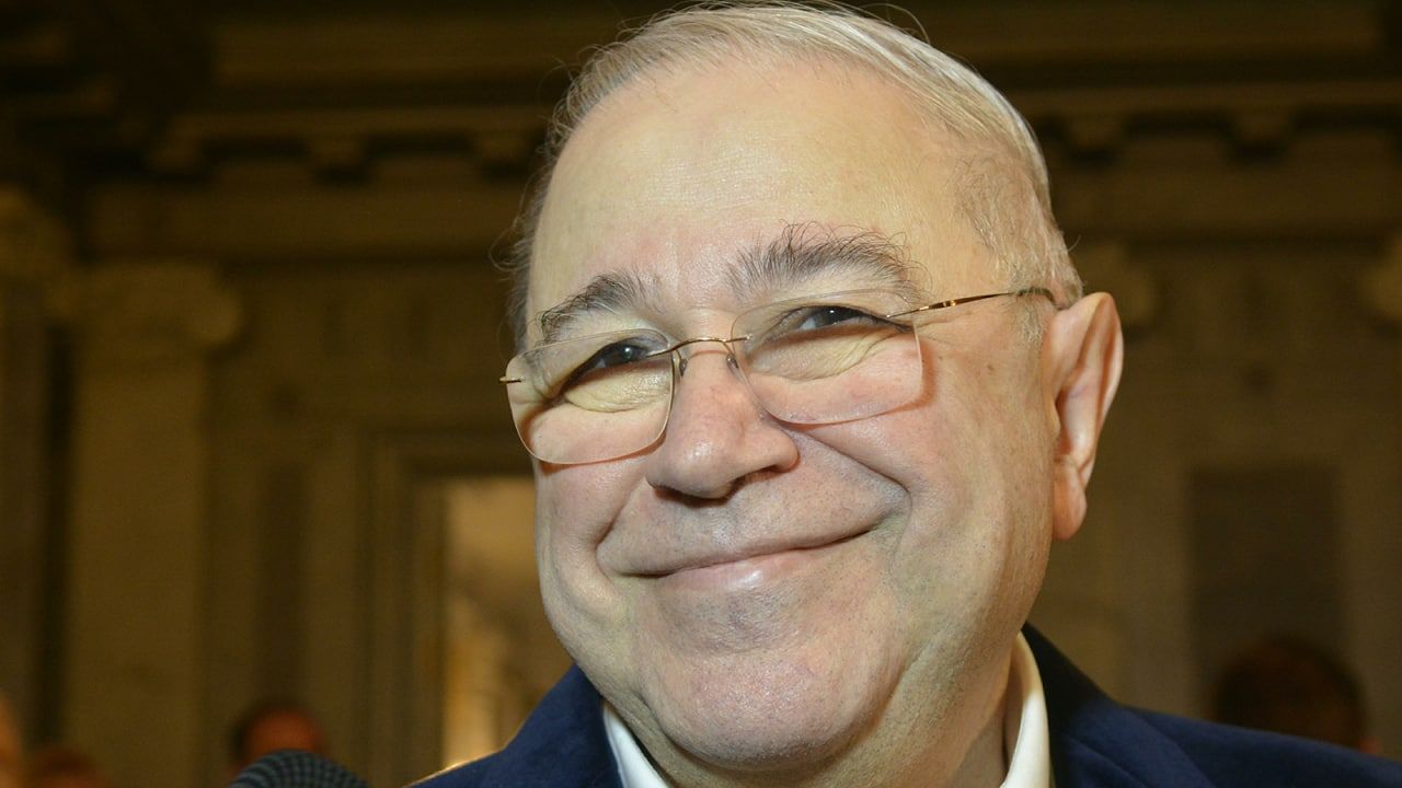 Покинувший Россию Петросян отдыхает с молодой женой на вилле в Турции