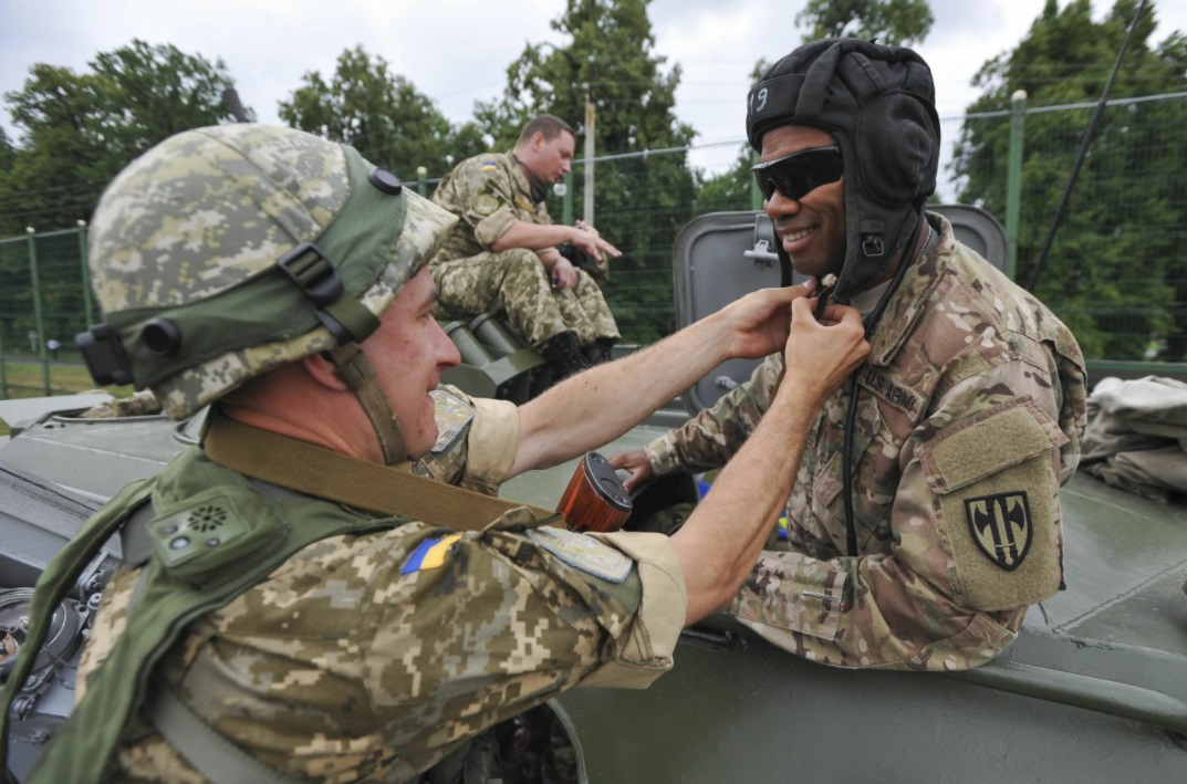 Из какой страны за Украину погибло больше всего наемников. И как украинцев приободряет Economist - а они верят