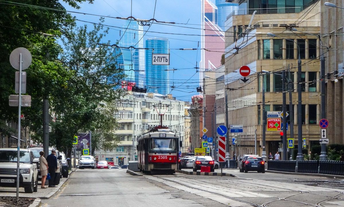 Москвичам начали выдавать автомобильные номера новой серии