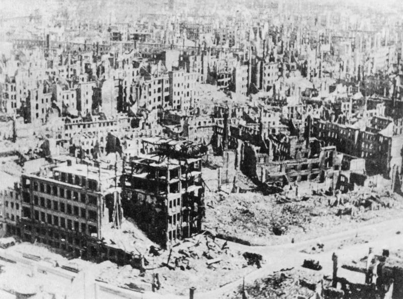 Бомбардировка Дрездена: как англичане и американцы аннигилировали столицу Саксонии Дрезден, город, можно, конечно, много, просто, чтобы, огненный, немцы, всего, началу, людей, Дрездена, попало, смерч, когда, спасти, города, Саксонии, 1945го
