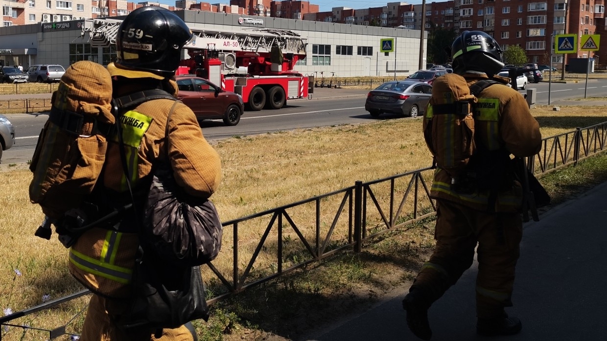 Два автомобиля вспыхнули в Приморском районе Петербурга Происшествия