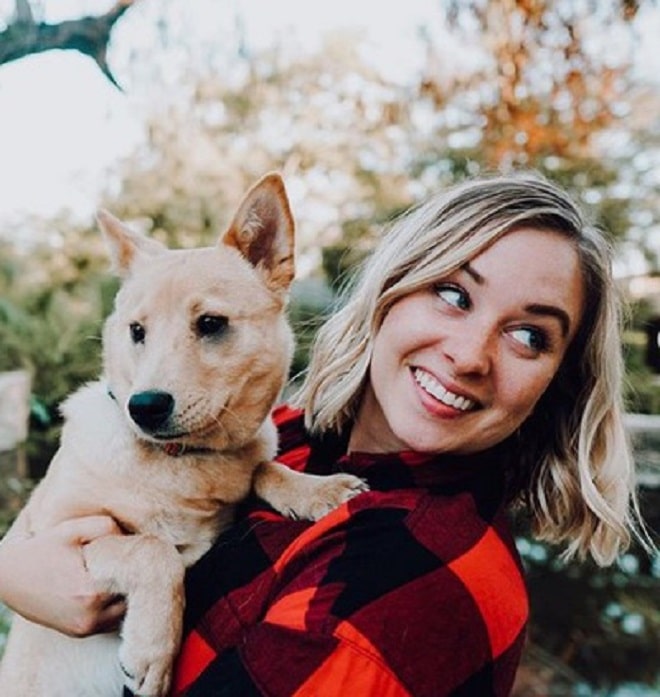 Девушка с собакой