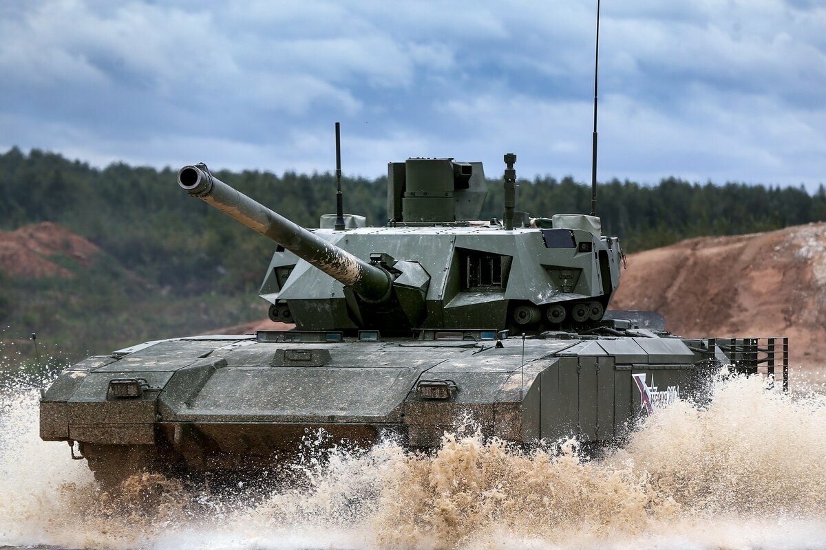 Танк Т-14 на платформе "Армата создан специально под концепцию "сетецентрической войны", где он выступает в роли подвижного командного пункта, разведчика, целеуказателя. Одна "Армата способна управлять звеном танков Т-90, беспилотных аппаратов и артиллерии. 