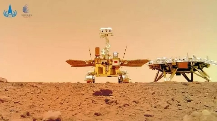 Китайский марсоход «Чжуронг» прислал фото с Марса