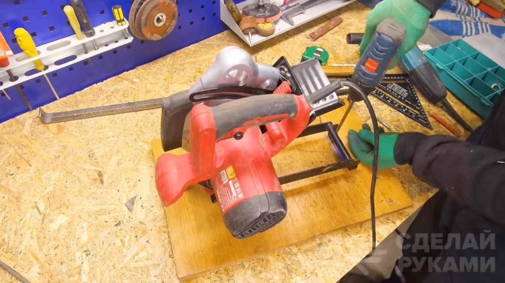 Как сделать торцовку из ручной циркулярки и старого насоса самоделкин