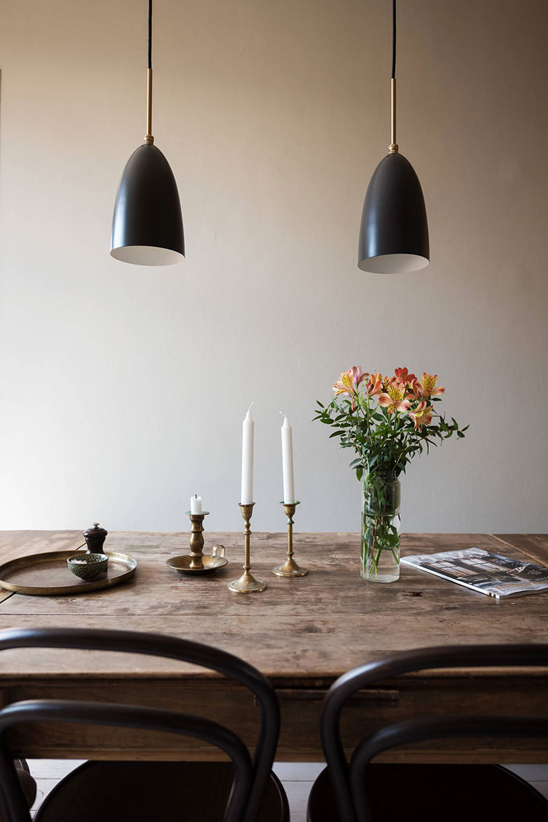 Скандинавия, которая удивляет: необычная однокомнатная квартира в Стокгольме Скандинавия, которая удивляет: необычная однокомнатная квартира в Стокгольме арт-деко,дизайн,интерьер,квартира,малометражка,Скандинавский стиль,стеклянная перегородка,темные тона