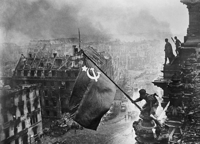 Знамя победы на фашисткой Германией, 1 мая 1945 г.