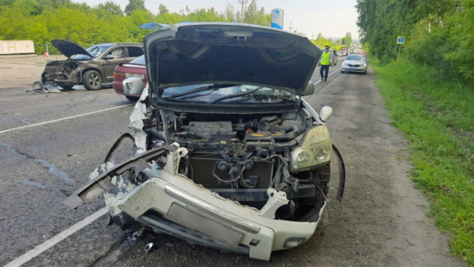 Автомобилистка сломала грудную клетку при столкновении с иномаркой на Алтае