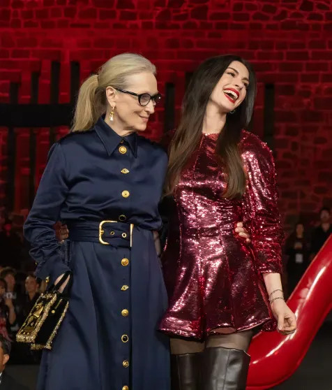 Энн Хэтэуэй в кожаных ботфортах и Мэрил Стрип посетили премьеру фильма 