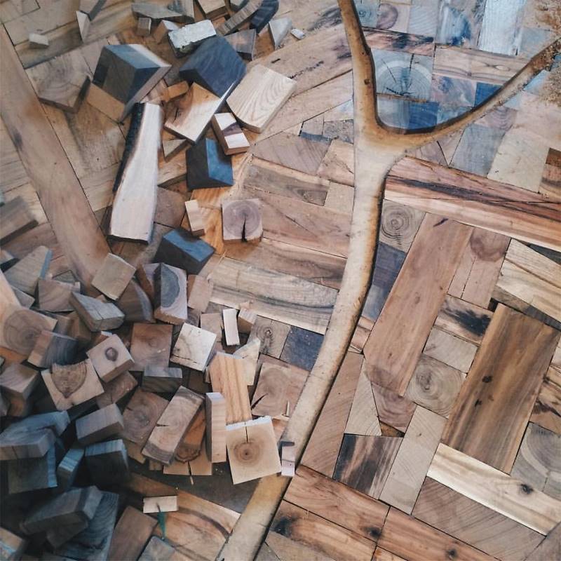 Алексей Стешак — «безумный декоратор», создавший невероятный пол из случайных кусочков дерева интерьер и дизайн,ремонт и строительство