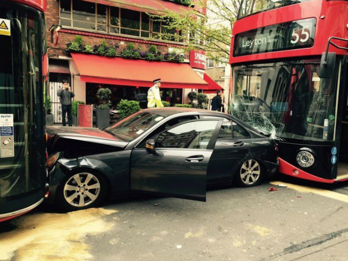 17 нелепых дорожных ситуаций, которые с трудом поддаются объяснению 17 нелепых дорожных ситуаций, которые с трудом поддаются объяснению