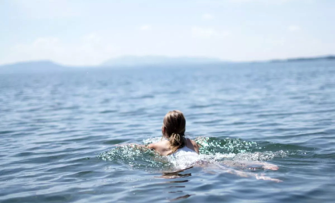 С сухогруза в Средиземном море заметили в воде женщину. Она вышла искупаться, но течением ее вынесло на 8 километров от берега Культура