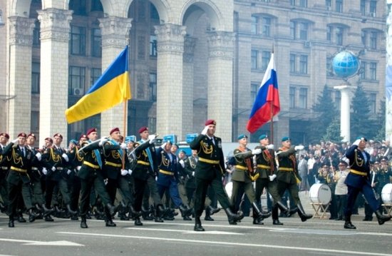 «Если Киев не пойдет на переговоры с Москвой, то русские танки пройдутся катком по Украине»: эксперт - отношения между странами ухудшаются