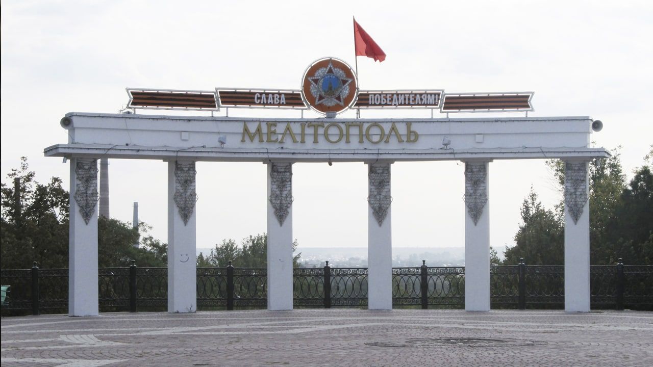 Снесенный в 2015 году памятник Ленину вернули в Мелитополь
