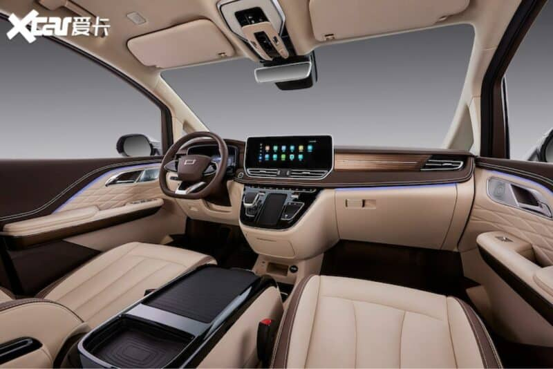 Официальные изображения минивэна FAW Bestune M9 представлены в Китае