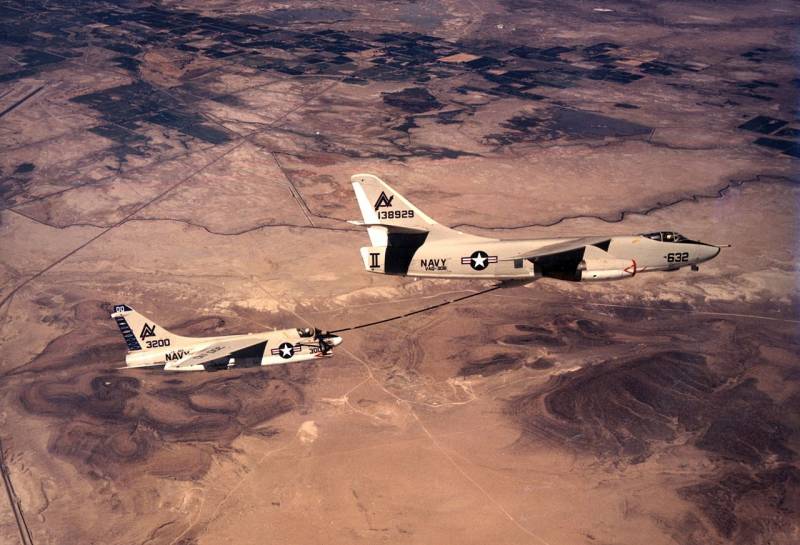 Самый тяжелый и долгоживущий: палубный бомбардировщик Douglas A3D Skywarrior и его модификации Самый тяжелый и долгоживущий: палубный бомбардировщик Douglas A3D Skywarrior и его модификации ввс