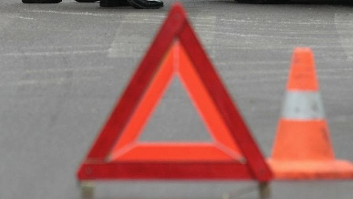 Автомобиль вылетел на тротуар в результате массового ДТП в Петербурге Происшествия