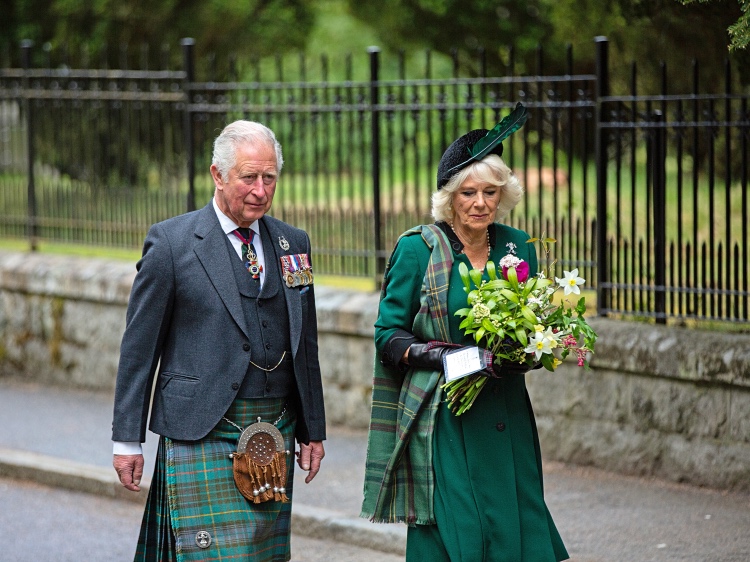 Королева Елизавета II, Кейт Миддлтон и принц Уильям и принц Чарльз отметили годовщину окончания Второй мировой войны Монархи,Британские монархи