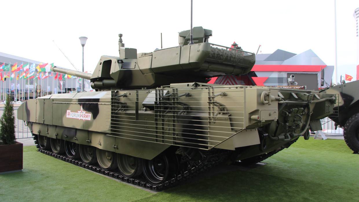 Sohu: танк Т-14 «Армата» способен поразить одним выстрелом сразу две бронемашины противника