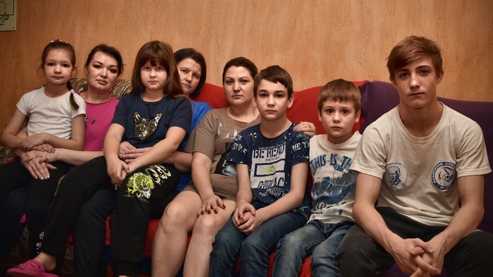 "Наши дети не видели мира, но Россия нас спасёт": Беженцы с ДНР - о восьми годах ада на своей родине