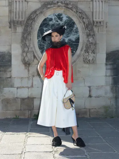 Неделя моды в Париже: Дева Кассель, Ксения Собчак, Шарлиз Терон, Ольга Карпуть и дочь Миллы Йовович на показе Dior Собчак, СобчакКсения, Карпуть, Шарлиз, Терон, Андерсон, Ольга, марта, КарпутьОльга, вуалью, кружевной, белыми, кюлотами, блузкой, 43летняя, головной, сочетала, 44летняя, ногах, фактурным