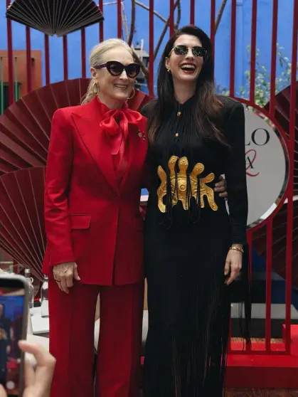 Энн Хэтэуэй в кожаных ботфортах и Мэрил Стрип посетили премьеру фильма 