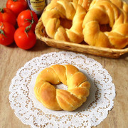 Томатные бублики с кунжутом (постные)