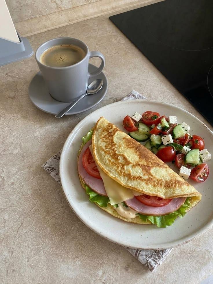 Омлет в лаваше на сковороде: самый простой и сытный завтрак сковороду, выложить, омлет, можно, нарезать, сверху, омлета, лаваше, смазать, лепешки —, порций, штИнгредиентыЛаваш, половину, присыпать, обжарив, лаваш, затем, взбить, вылить, твердый —