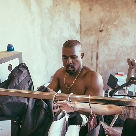 Ким Кардашьян и Канье Уэст впервые после рождения четвертого ребенка вместе появились на публике Ким Кардашьян и Канье Уэст впервые после рождения четвертого ребенка вместе появились на публике Звездные пары