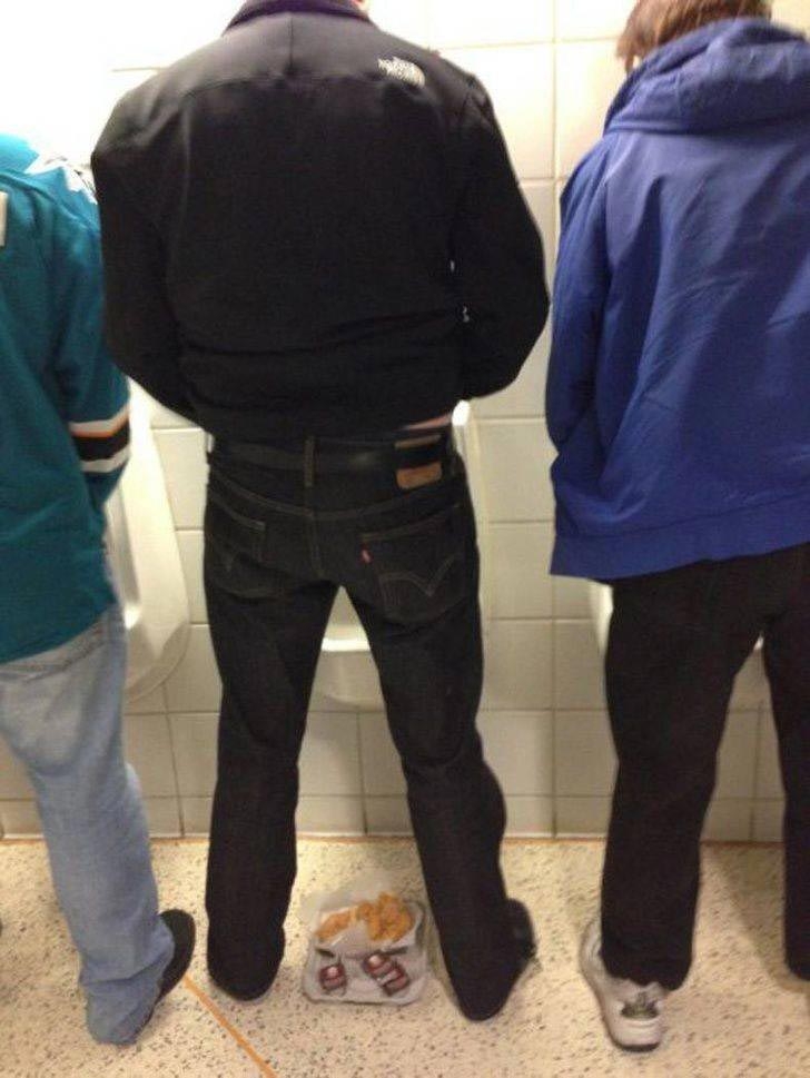 25 смешных случаев, когда люди попали в неловкие ситуации, и узнали, что такое стыд 25 смешных случаев, когда люди попали в неловкие ситуации, и узнали, что такое стыд